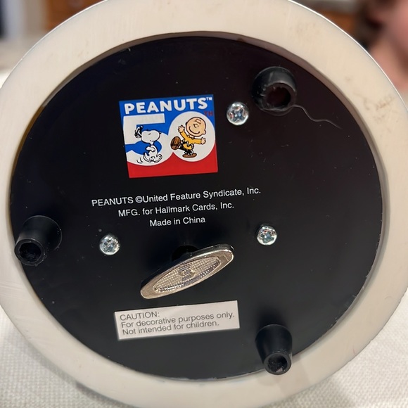 Hallmark Peanuts 50th Snow Globe - Picture 2 of 3